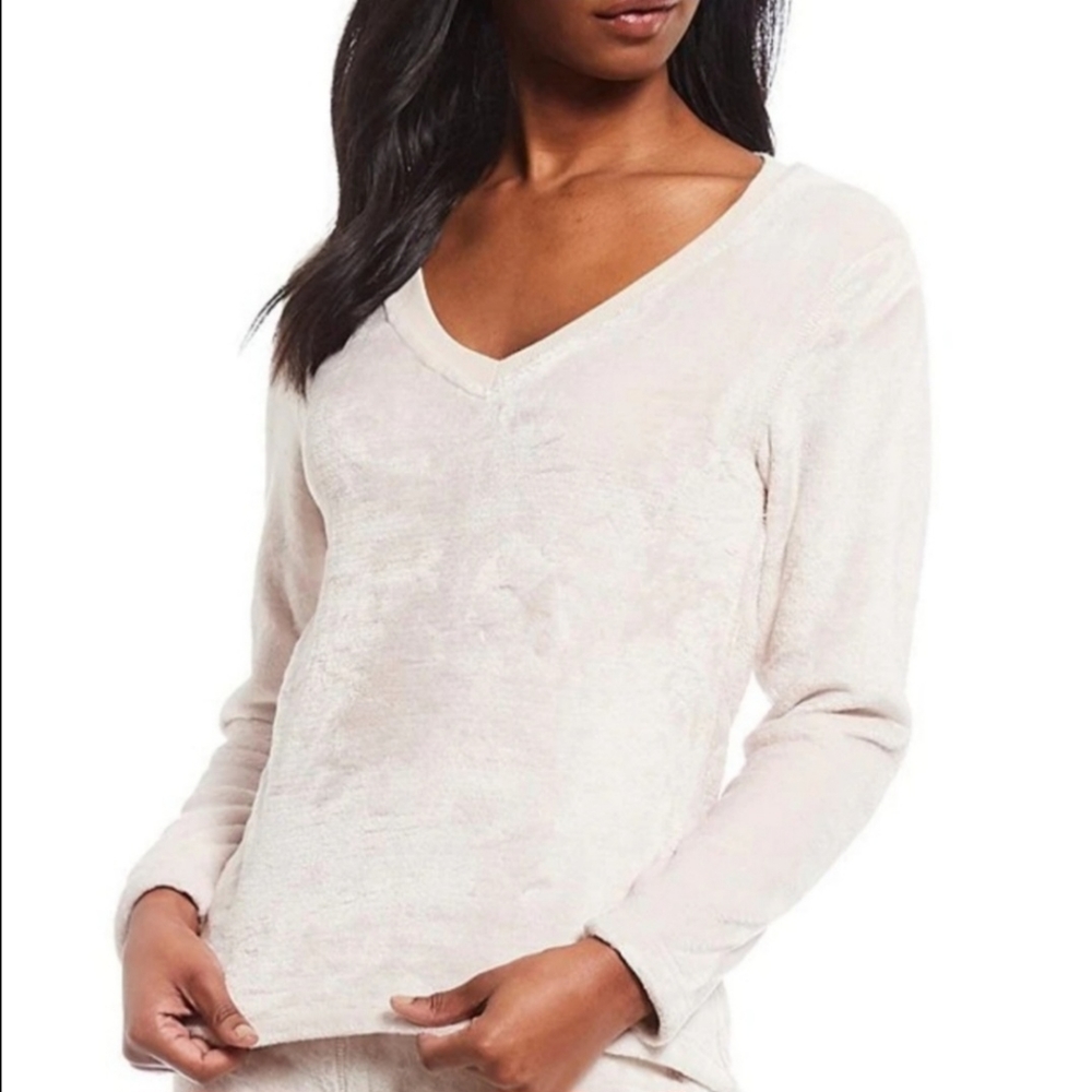 New UGG Daisy Fleece Vneck Lounge Top White